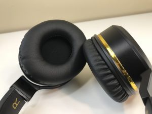 E8 Headphones Design and Comfort